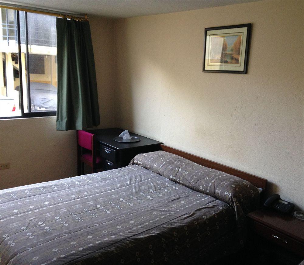Alston Inn Hotel キト エクステリア 写真