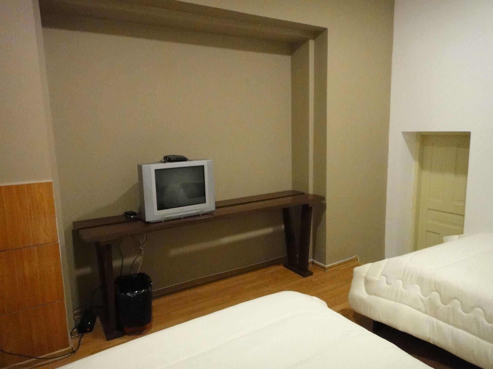 Alston Inn Hotel キト エクステリア 写真