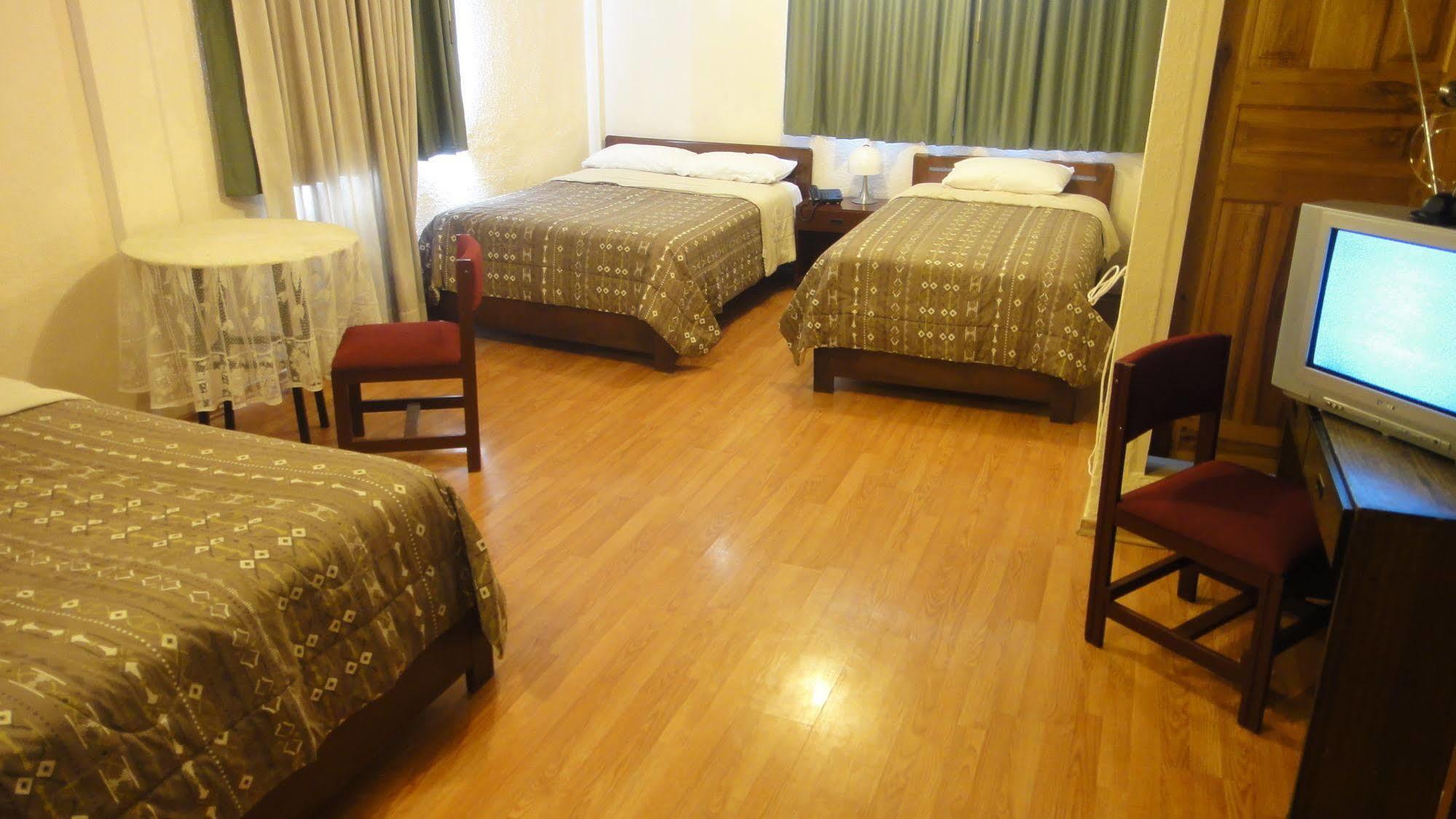 Alston Inn Hotel キト エクステリア 写真
